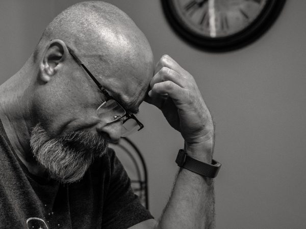 Ansiedade pode gerar queda de cabelo? Saiba neste artigo