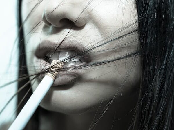 O cigarro prejudica os cabelos?