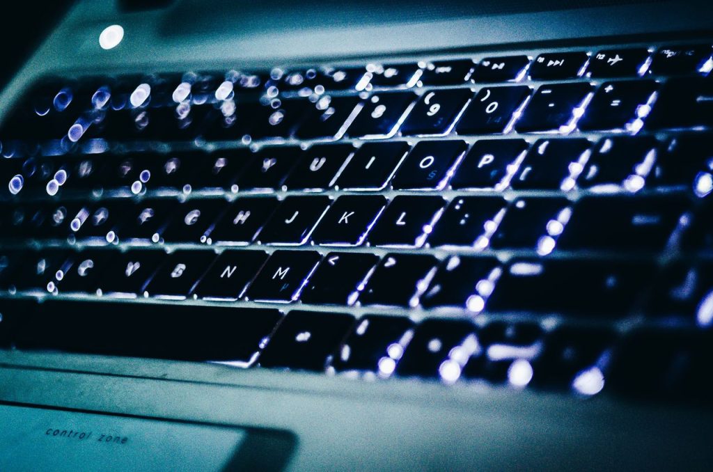 Atualização de firmware: a camada entre o botão de ligar e o Windows