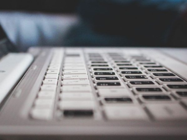 Atualização de firmware pode corrigir falhas no notebook?