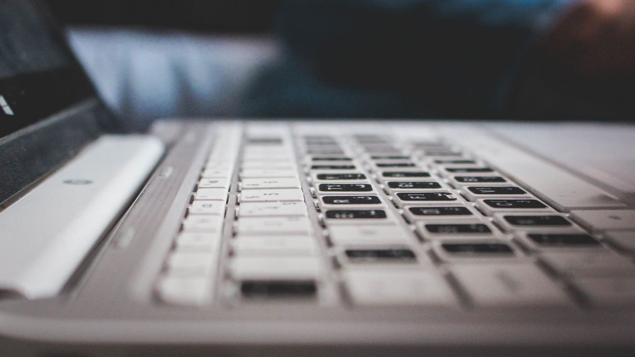 Atualização de firmware pode corrigir falhas no notebook?