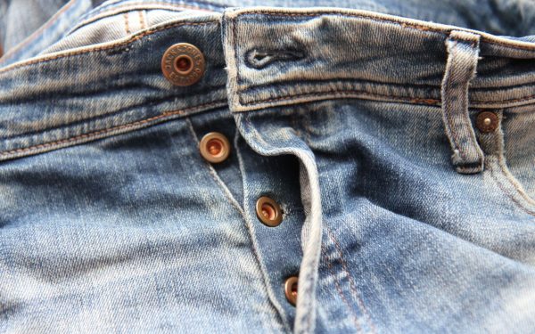 Efluente de lavanderia de jeans: o que sai do tanque e como tratar
