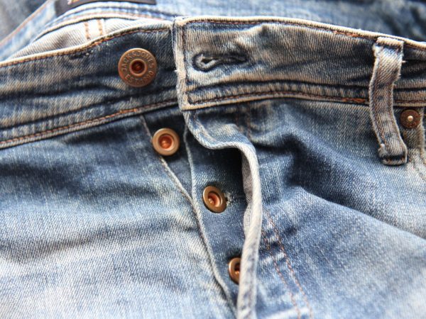Efluente de lavanderia de jeans: o que sai do tanque e como tratar