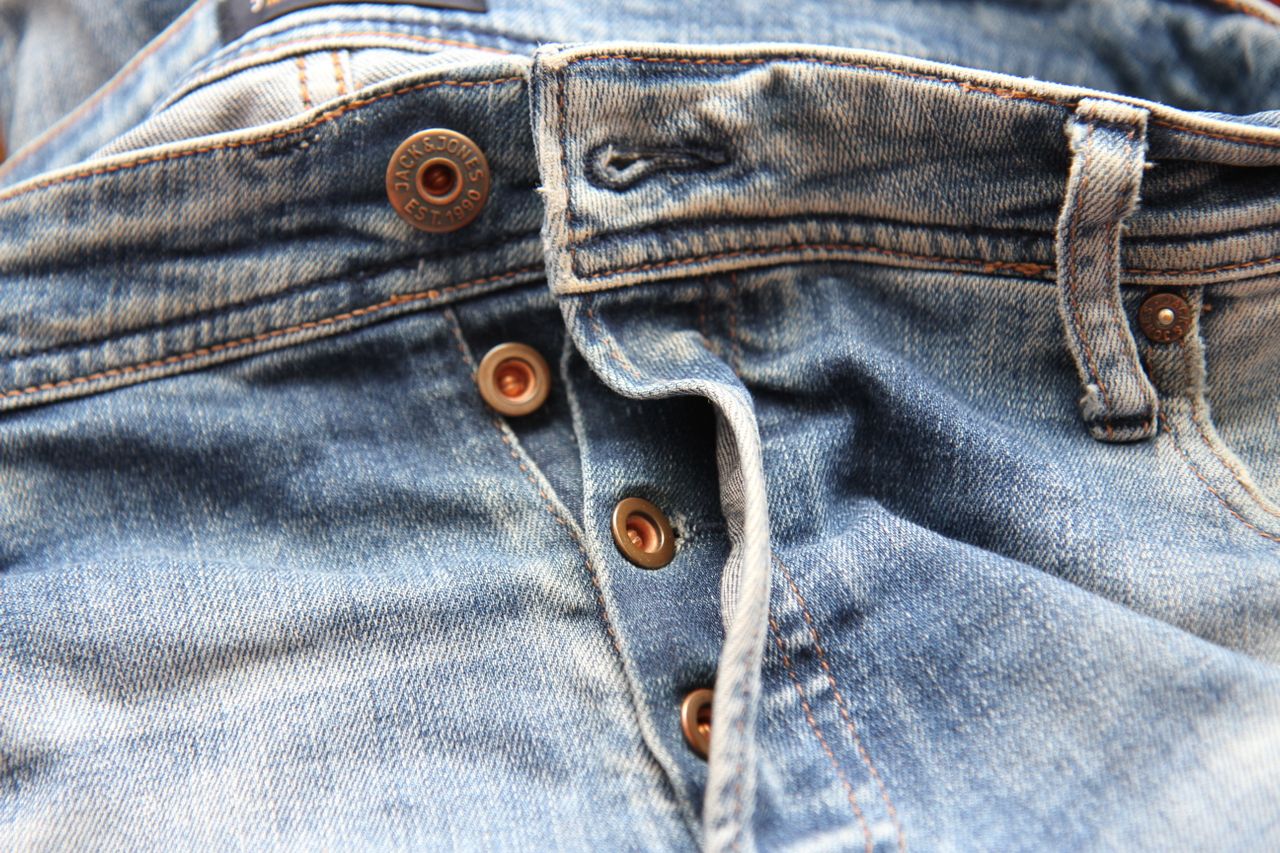 Efluente de lavanderia de jeans: o que sai do tanque e como tratar